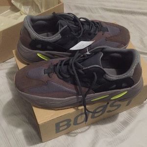 Yeezy boost 700